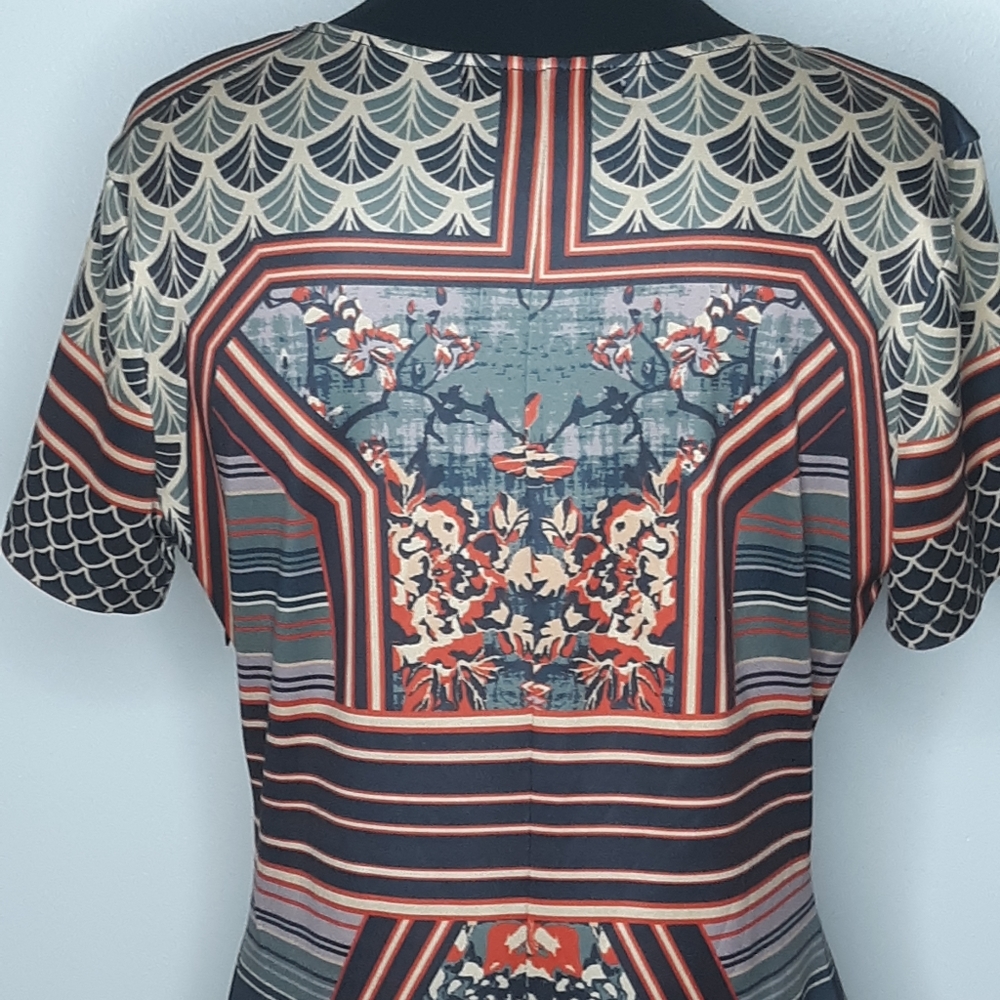 Forever 21 Abstract Print Bodycon Dress Si… - Picture 7 of 11
